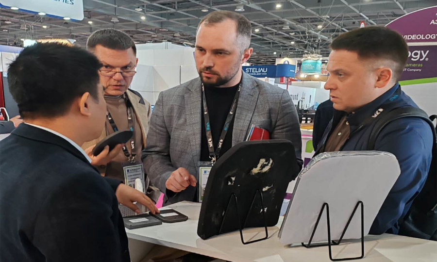 湖南31399金沙娱场城携最新防弹产品亮相法国欧洲国际防务展